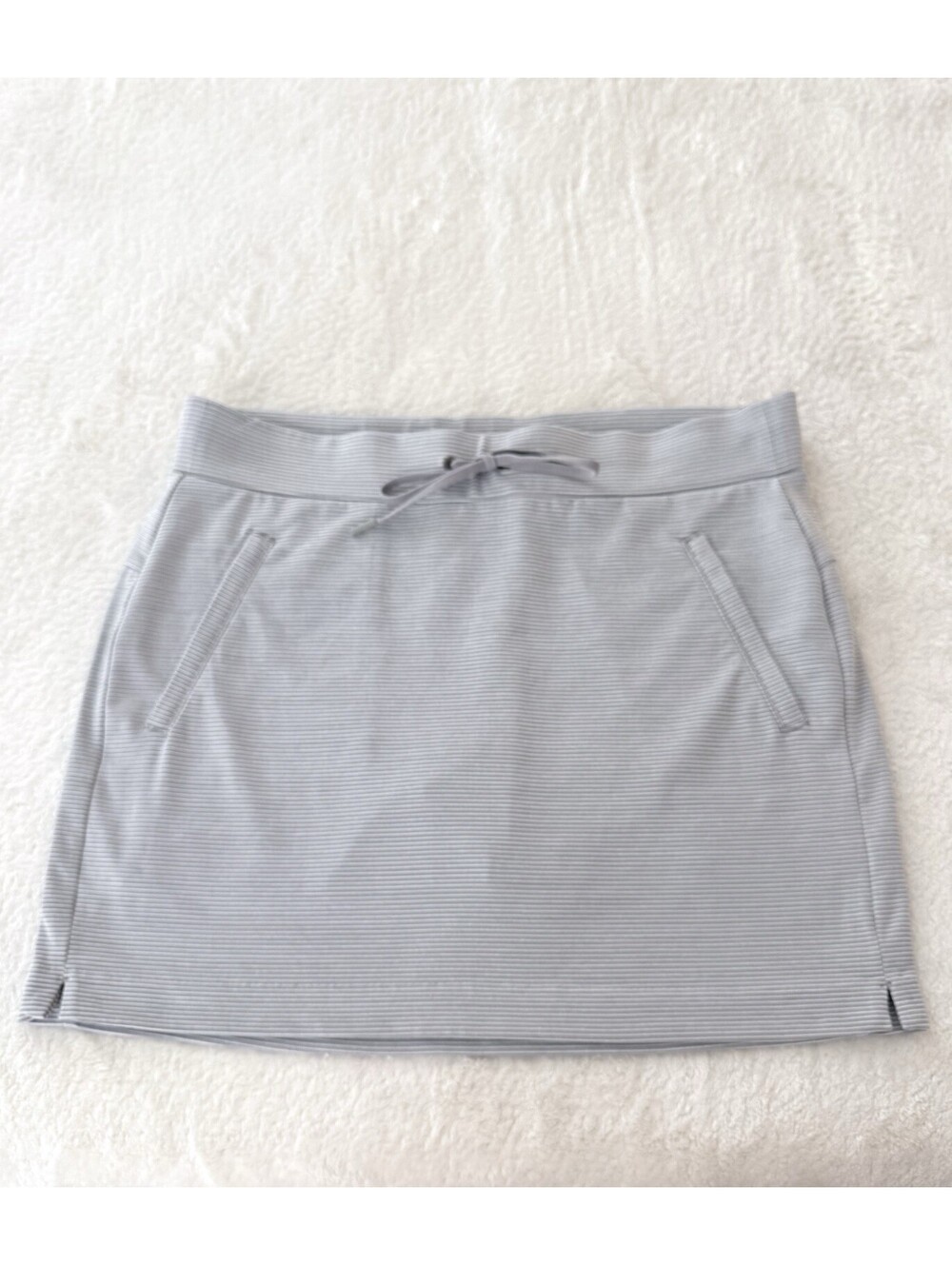 Athleta Women’s Gray White Striped Skort Built In Shorts Drawstring Size S